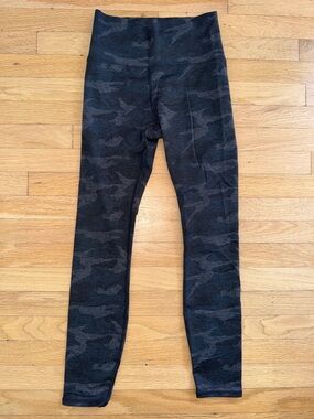 Vuori Black Charcoal Camo High-Rise Leggings